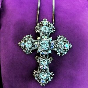 Gorgeous Silver Cross Pendant Necklace